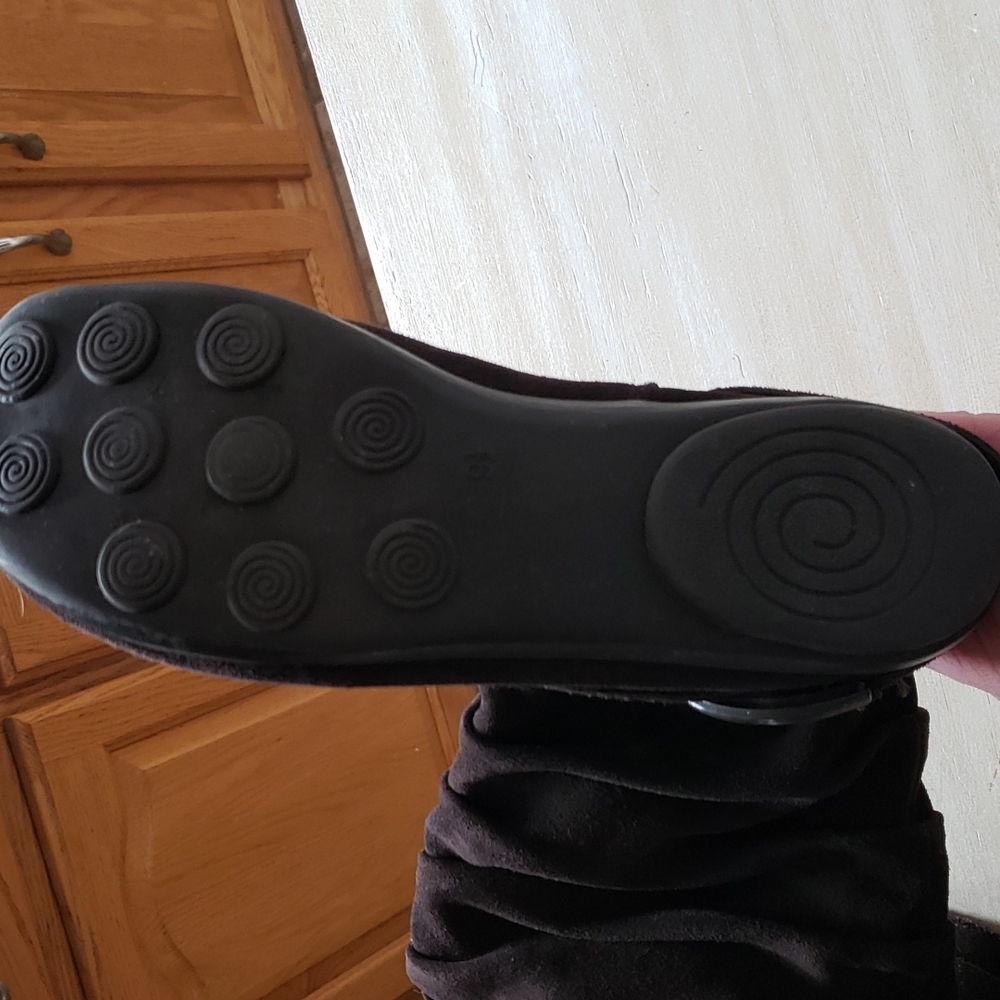 Great condition brown very small heel. - Picture 8 of 10